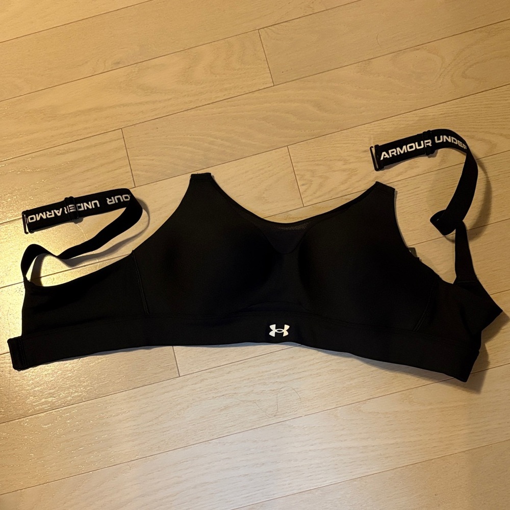 Under Armour Women's Black Sports Bra with Logo Straps